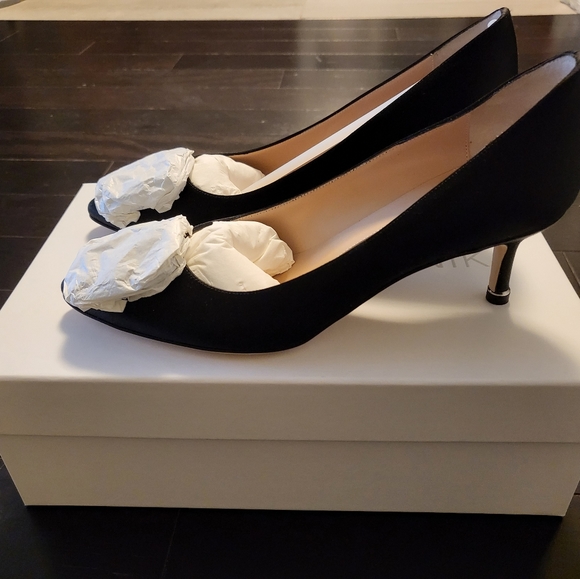 Manolo Blahnik Hangisi 50 heel in size 36.5. - Picture 2 of 8